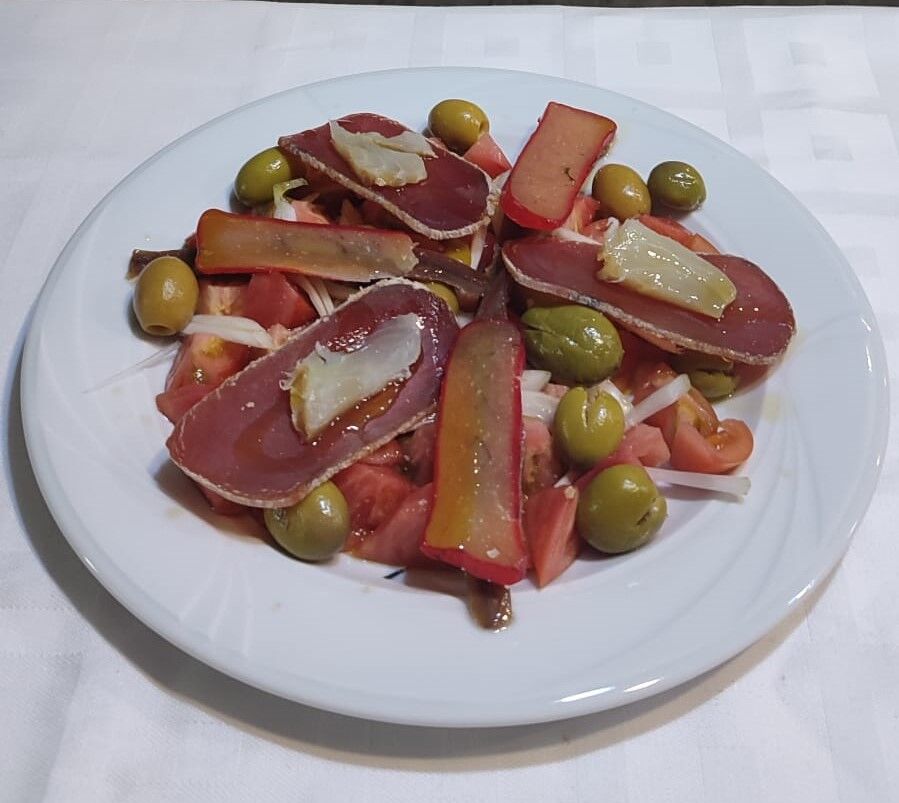 Ensalada tomate salazón