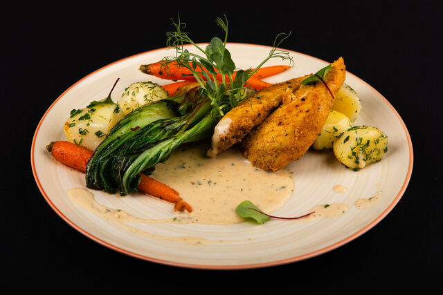 Kurczak de lux z pak choi i marchewkami 