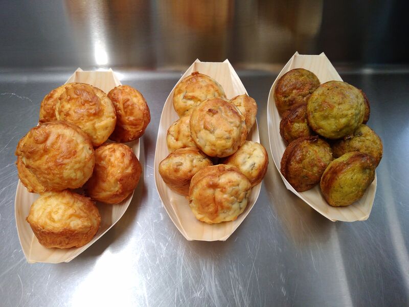 Muffins aux légumes, muffins au fromage et muffins au saumon fumé