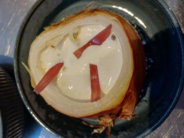 Oeuf parfait, Oignon en plusieurs textures, parmesan 