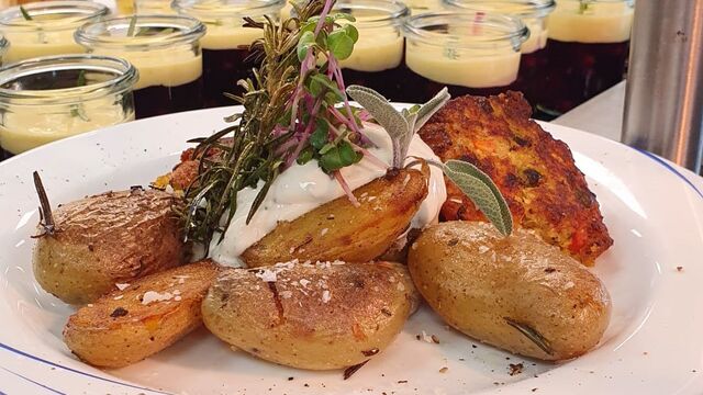 Hirsebratlinge mit Rosmarin Kartoffeln und Dip