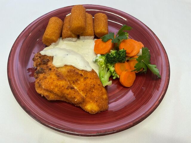 Hähnchen Cordon Bleu mit Kroketten und Gemüse 