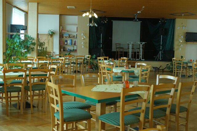 Gastraum Blick zur Bühne 1