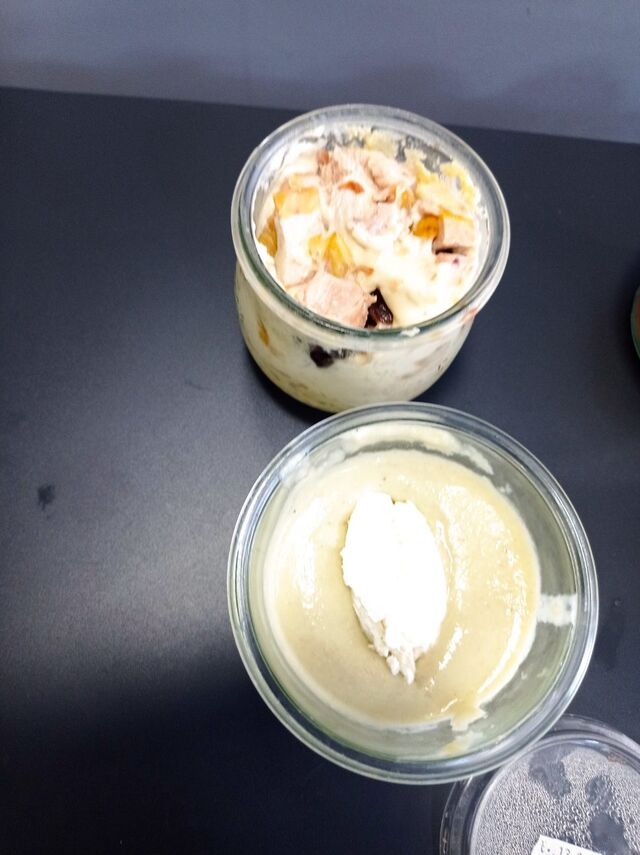 Menu Bokos selon la carte des saisons dans des contenants en verre 