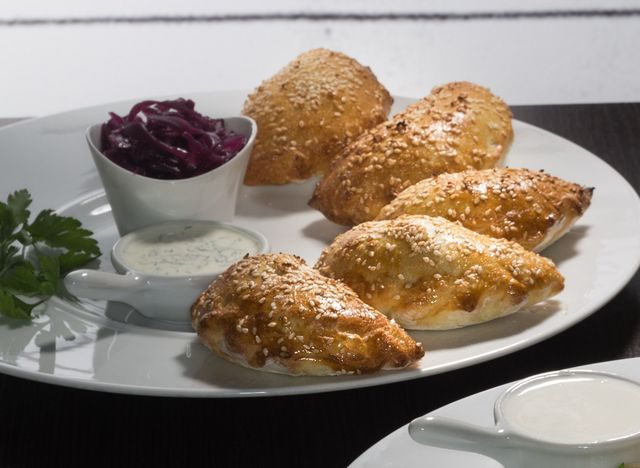 Pierogi pieczone EMPANADOS, z 5 rodzajami farszu, kurczak, wieprzowina, kozi ser, płucka,kaczka