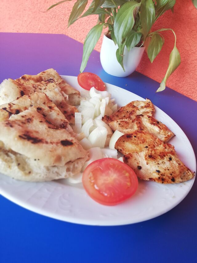 Grill piletina sa domacom lepinjom