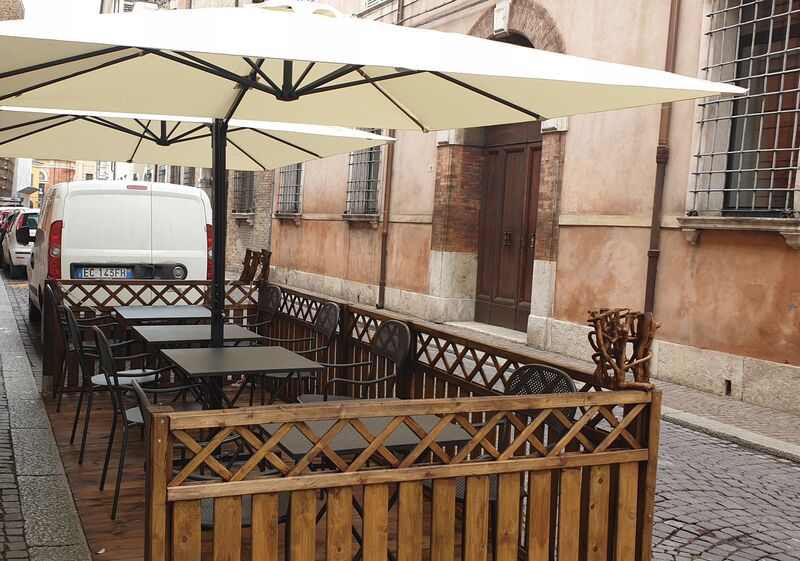 Venite a trovarci è gustatevi le nostre pizze qui seduti comodamente nella nostra pedana 