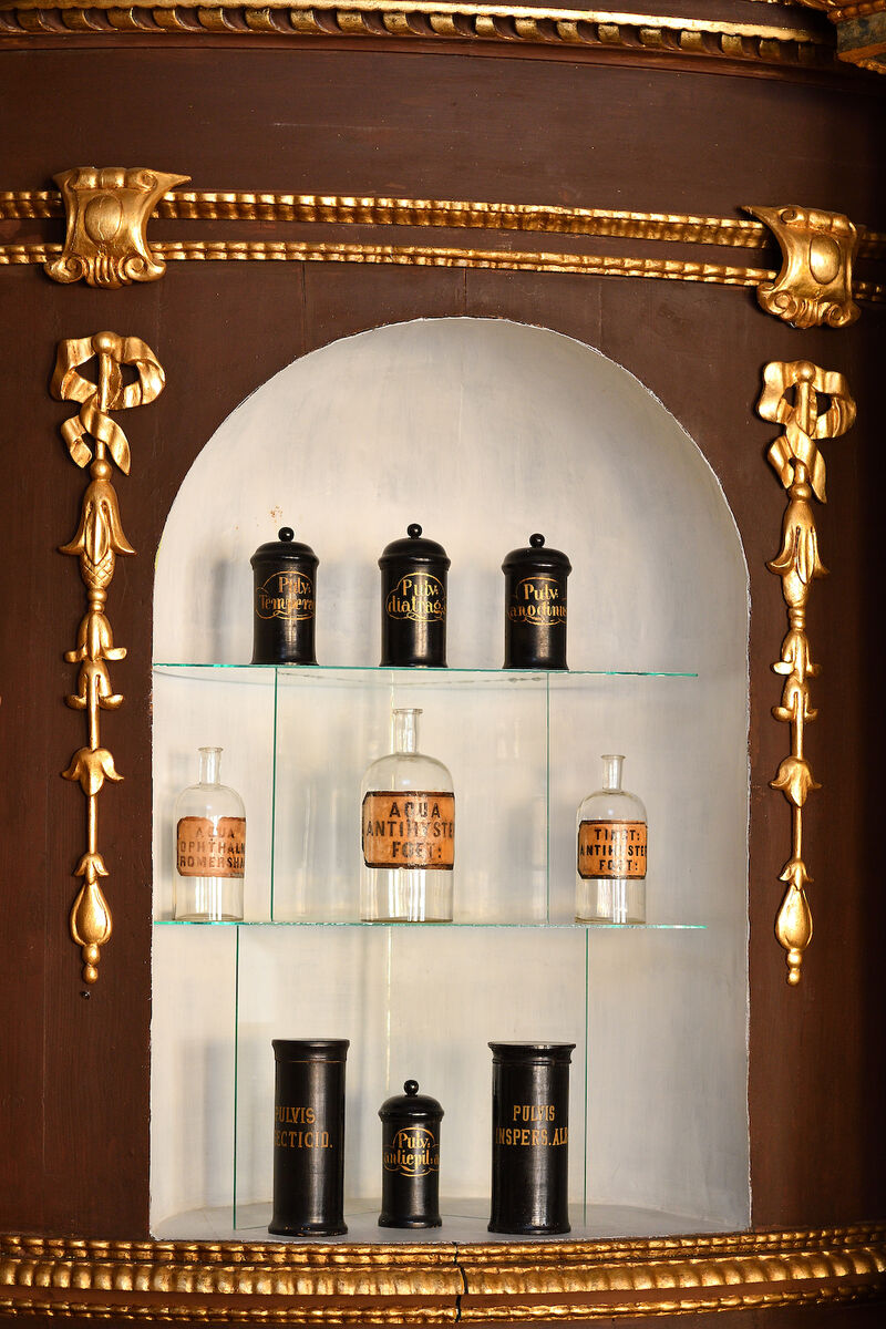 Lékárenské dózy ze 17.století