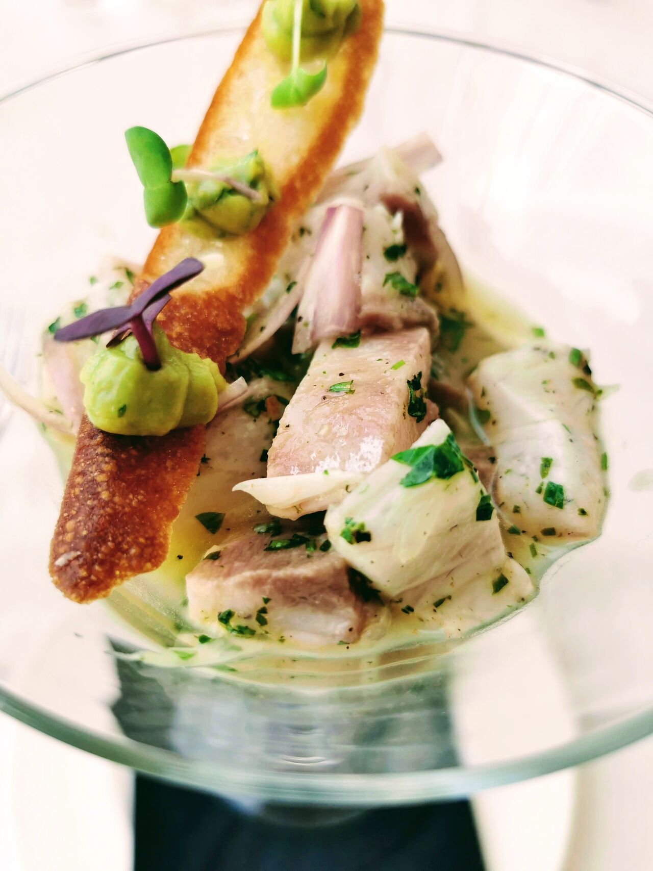 un des nombreux plats du menu dégustation présenté chaque midi en semaine ... Photo prise par une fidèle cliente