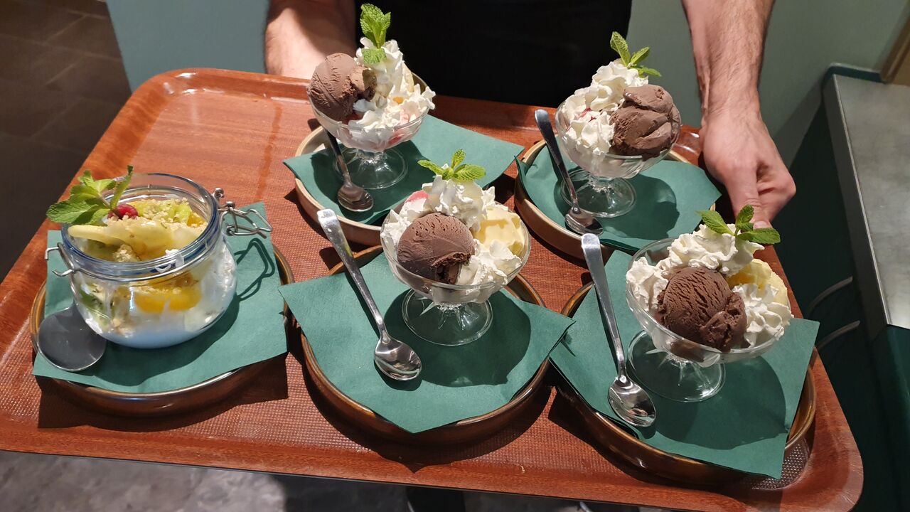 Eis und Griechische joghurt