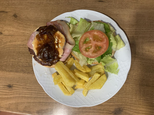 HAMBURGUESA DE LA CASA