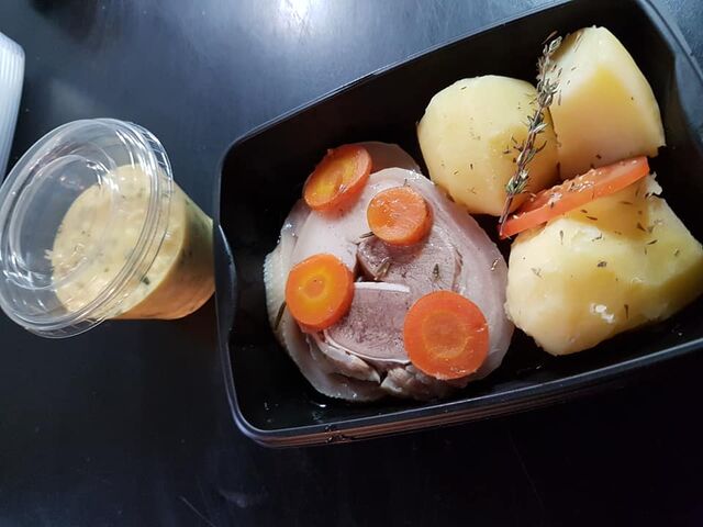 tous les 1er jeudi du mois... tête de veau sauce gribiche et ses pommes vapeur
a emporter en ce moment 