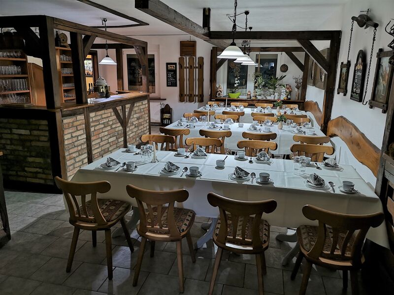 Gastraum/ Kaffeetafel