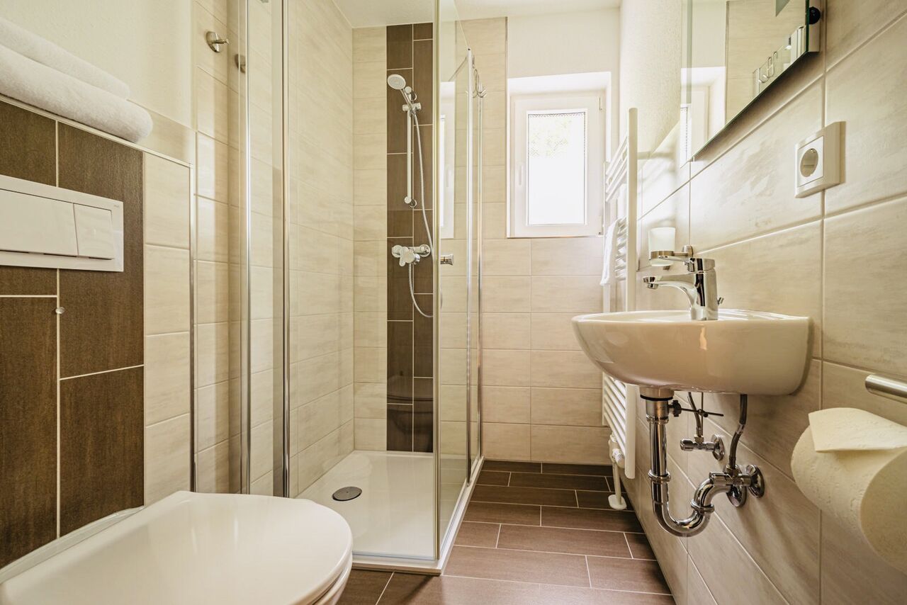 Bad / WC Zimmer 4 EG