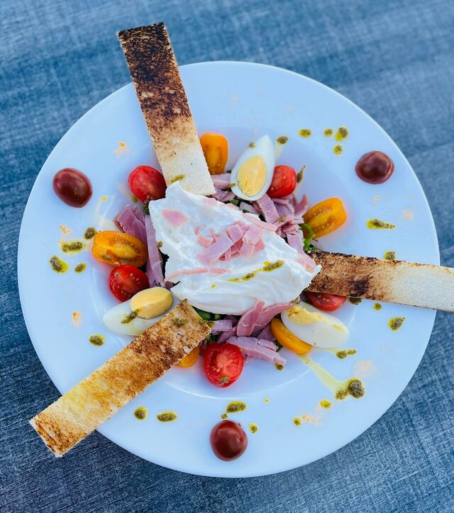 Maxi Burrata/ jambon/ méli-mélo de tomates aux 2 pesto