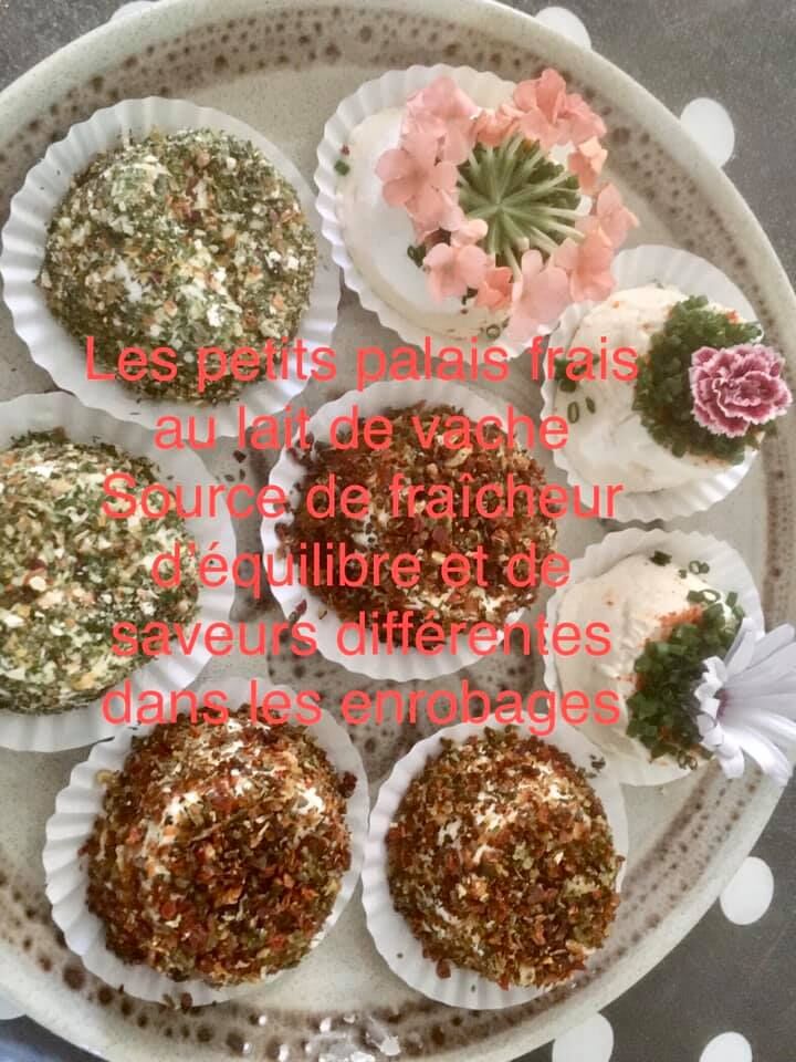 PETITS PALETS FRAIS AU LAIT DE VACHE : lait frais de la ferme, faisselles maison et habillage d'herbes et légumes déshydratés