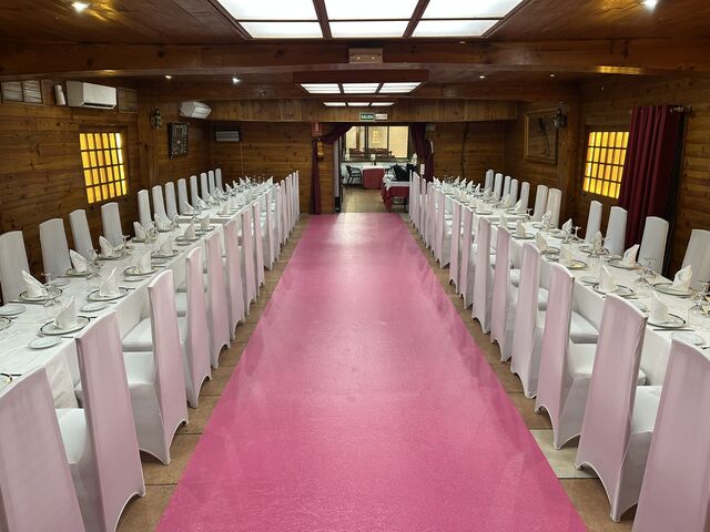 Salón de madera Aforo 90 personas