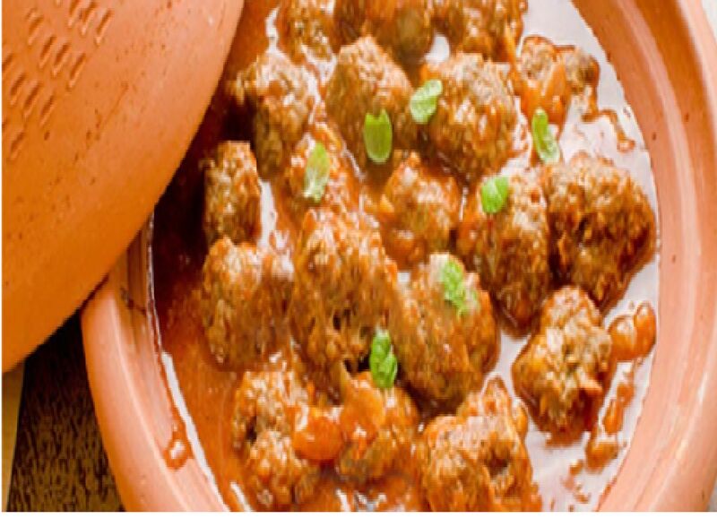 Tajine Boulettes 14,50 € la part
(Boulettes de viandes hachée, Tomates fraîches,, persil,
huile d'olive et œufs)