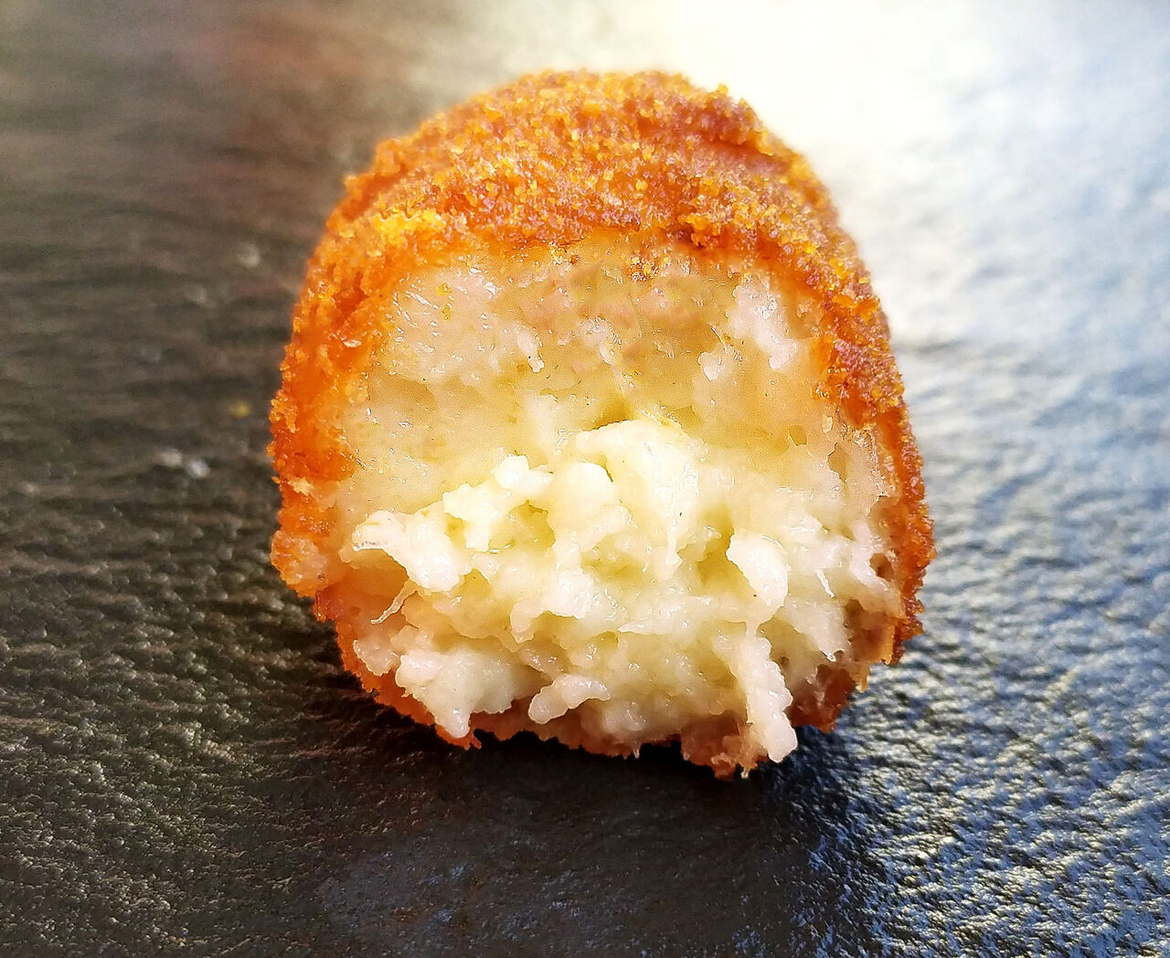 CROQUETAS DE BACALAO. Cajas de 12 unidades (700 gr. aproximadamente) (producto congelado)