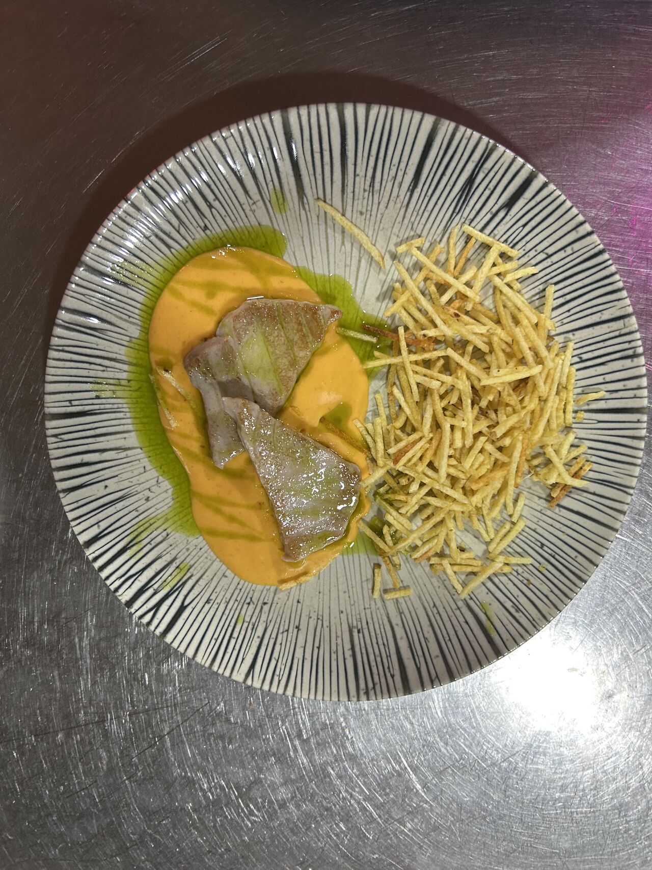 Tapa de atun de almadraba con salmorejo