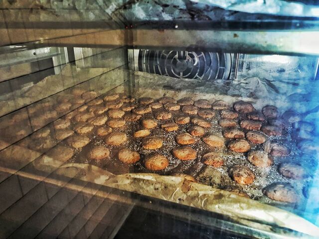 Nuestras Galletas para el Café Horneándose