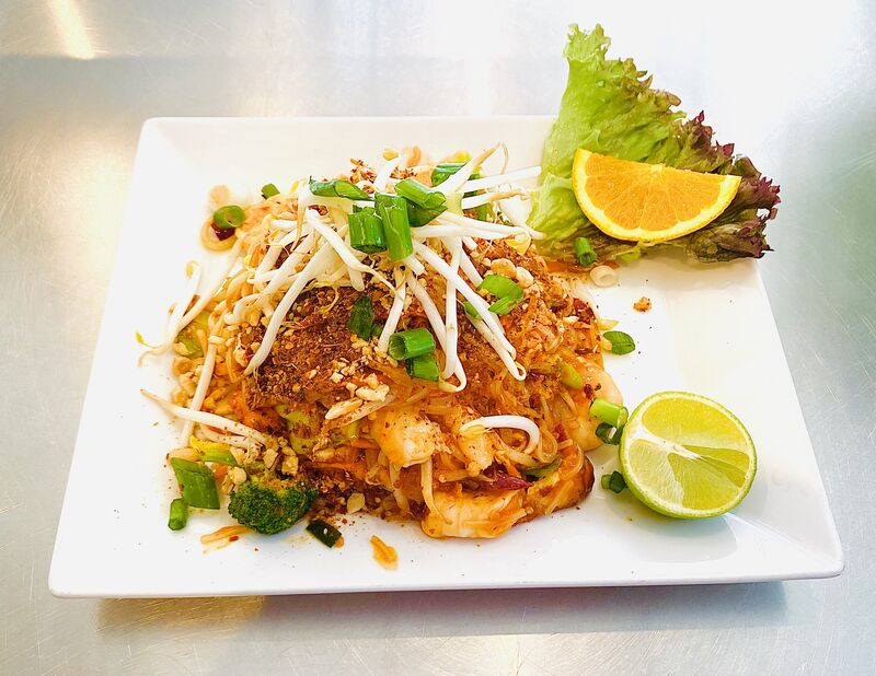 Phad Thai mit Garnelen & Gemüse in hausgemachter Soße