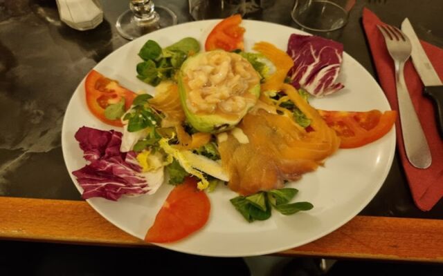Maraichère d'avocat crevettes saumon fumé