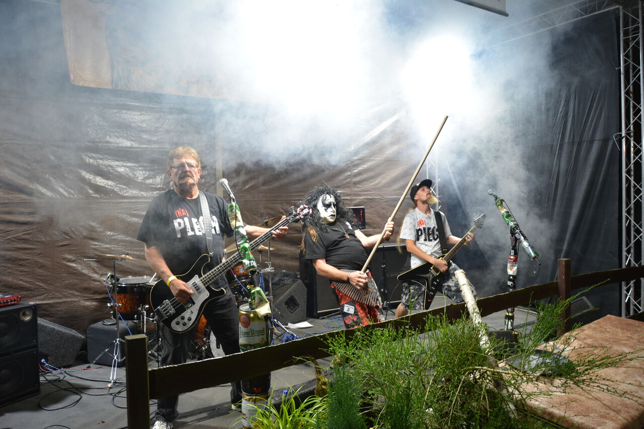 IV.ROCK FEST NA PLECH +KISSÁK
https://youtu.be/zt2cwynNyEc