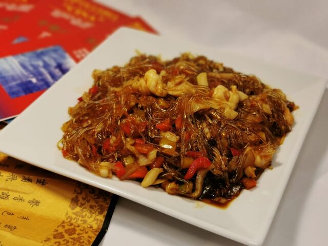 Spaghetti di soia con frutti di mare