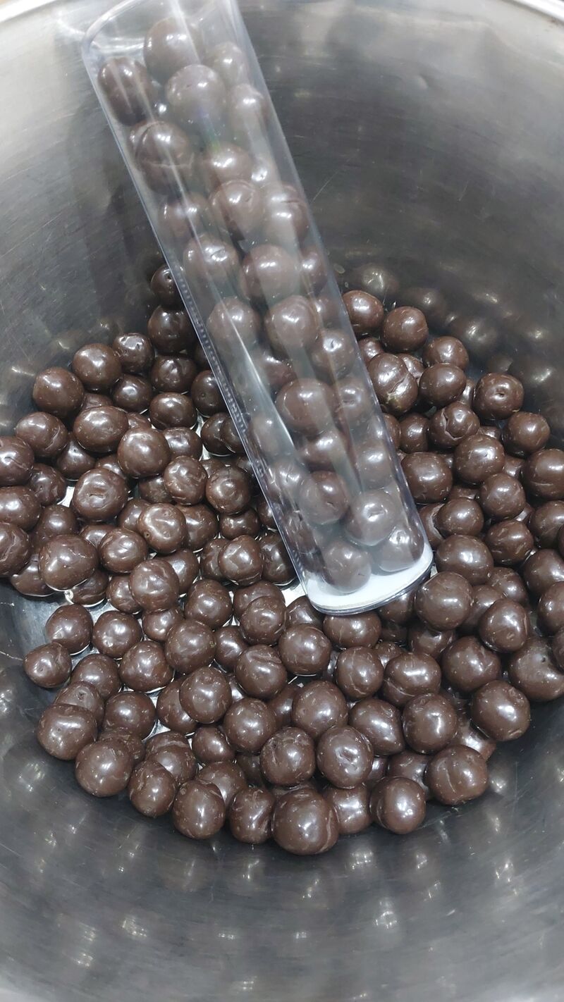 Noisettines au chocolat noir ou lait. o Title