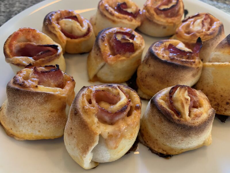 Pizzabrötchen mit verschiedene Füllung