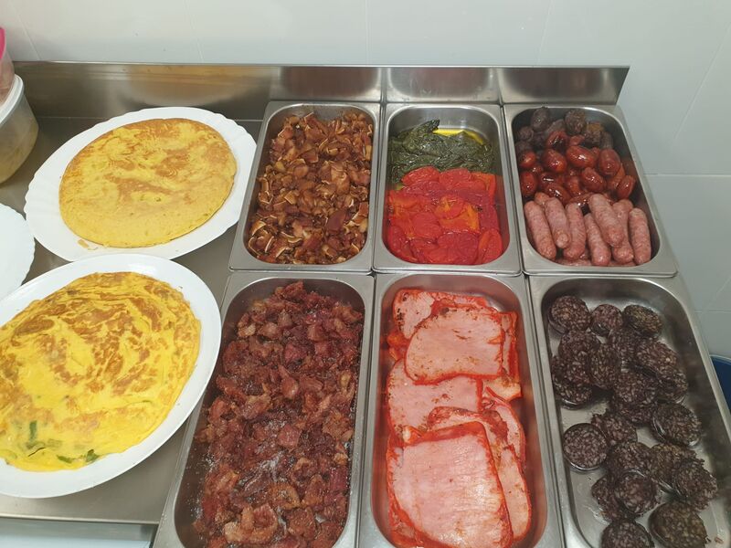 Tapas típicas para almuerzo popular !! Destacamos hoy un riquisimo morro!!