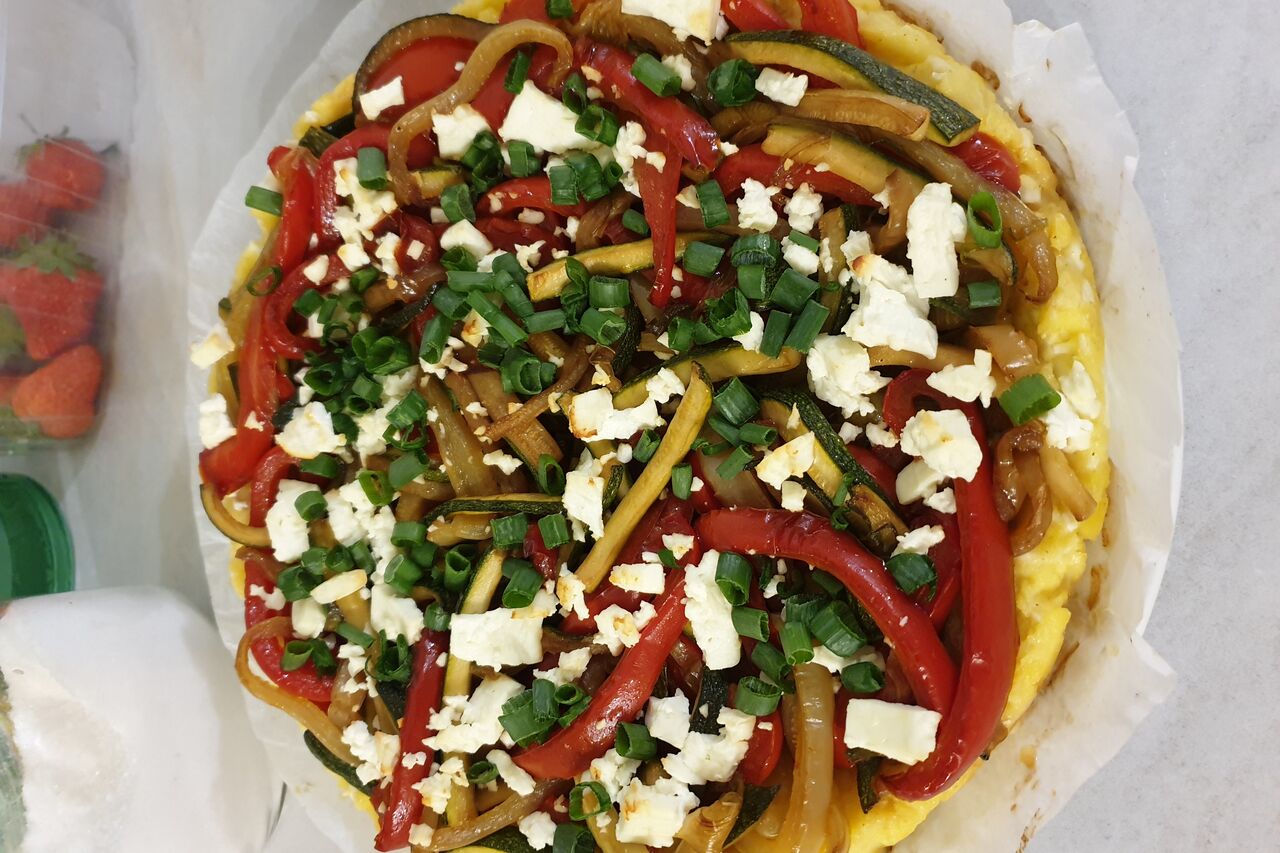 Pita od palente, feta sira i povrća