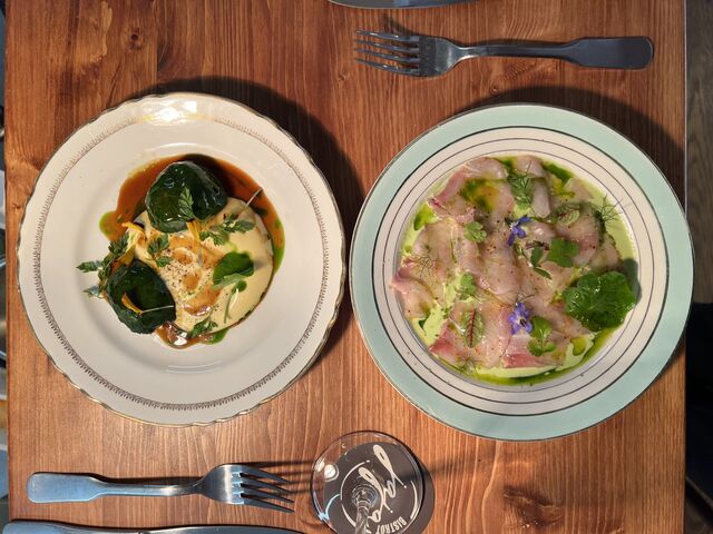 Capucine farcie et carpaccio de pageot