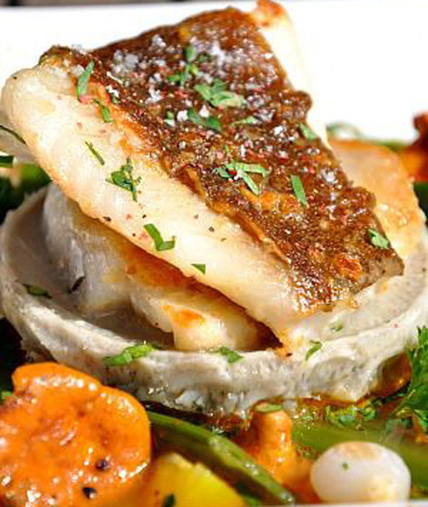 TURBOT GRILLE A LA PEAU
LEGUMES AU BOUILLON SAFRANE