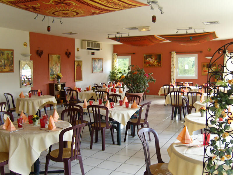 Conviviale et chaleureuse, notre salle de restaurant vous accueille pour un bon moment.