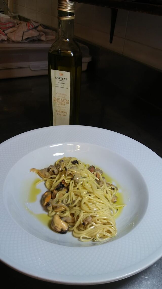 tagliolino al tartufo nero estivo e frutti di mare 