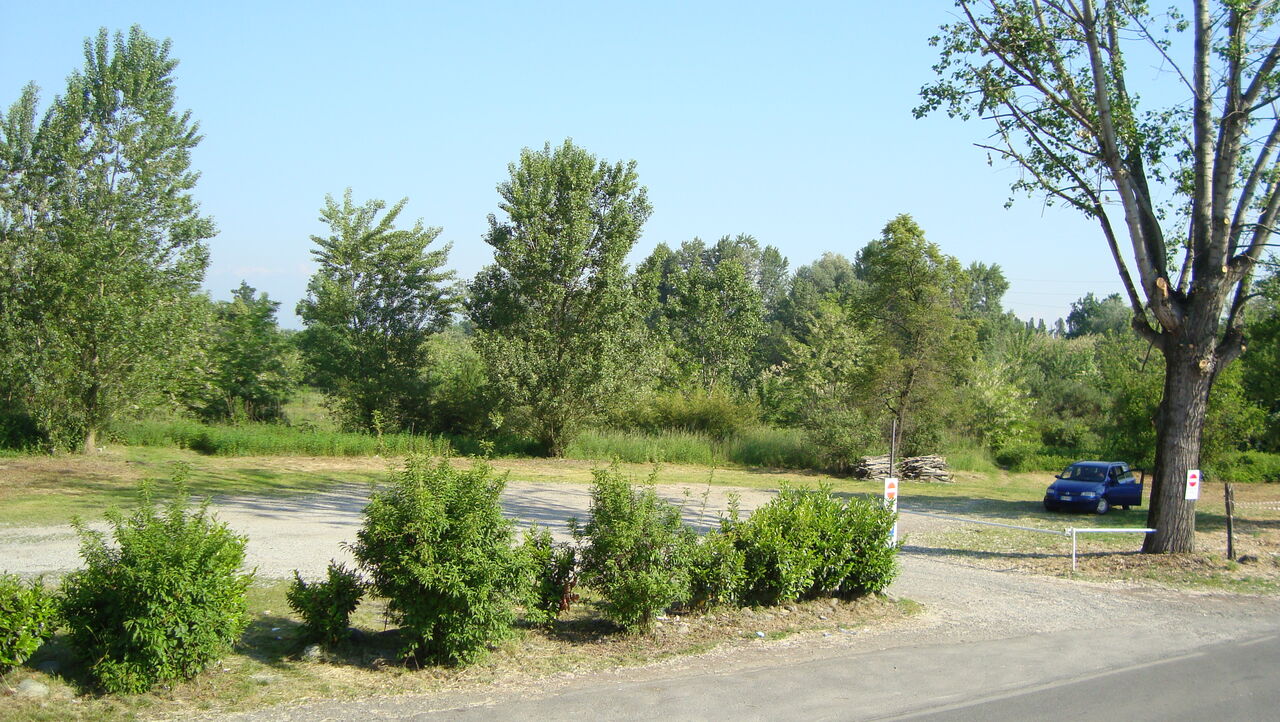 parcheggio privato per i nostri clienti...fronte locale