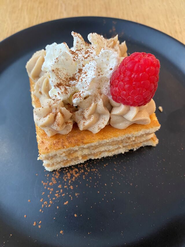 Mille-feuille génoise praliné 