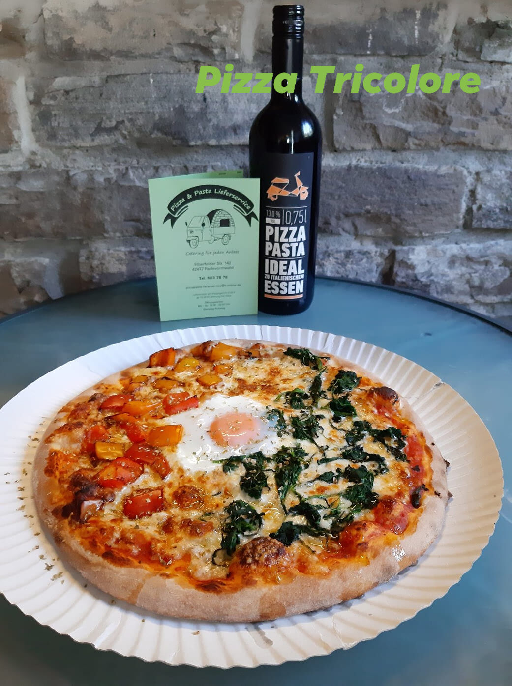 Pizza Tricolore
Spinat, frische Paprika und Spiegelei