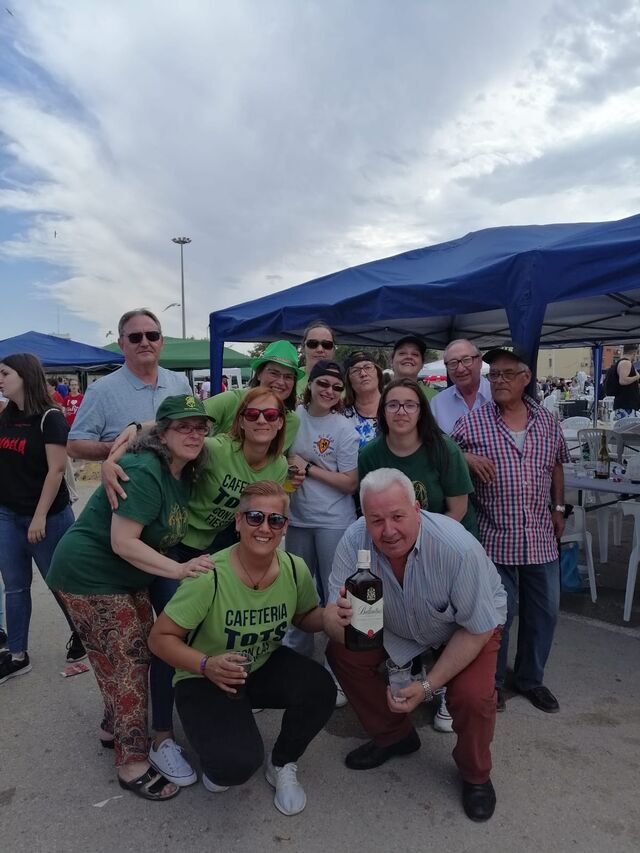 Tots con nuestras fiestas!