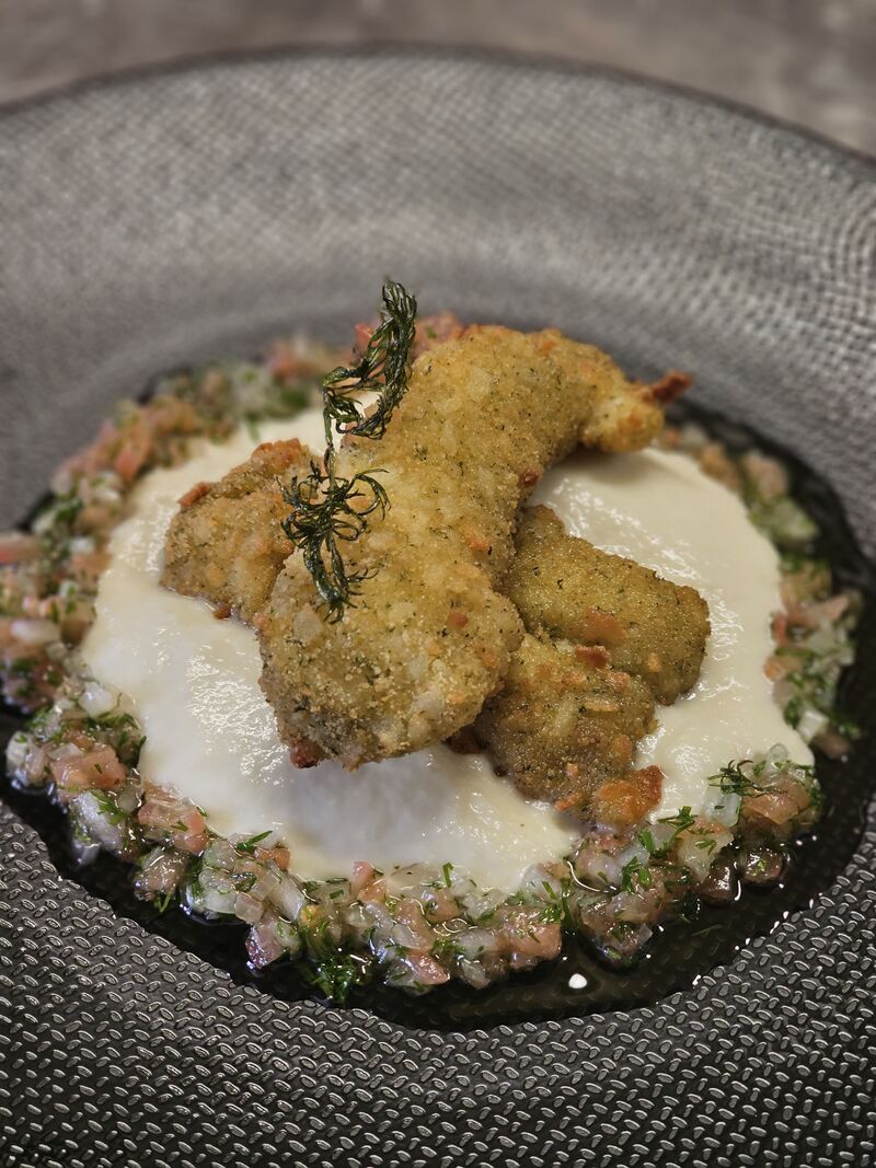 Le croustillant de loup, crème de fenouil et sauce vierge