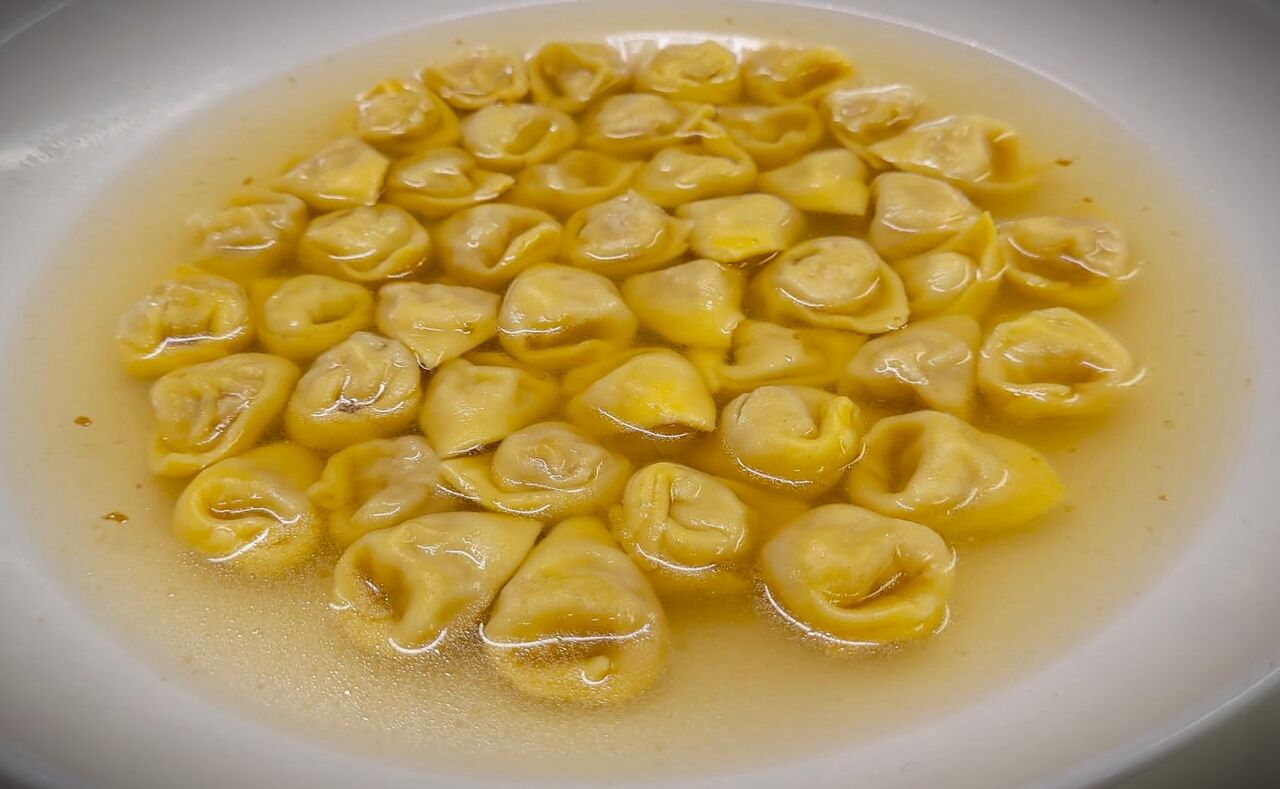 TORTELLINI IN BRODO DI CAPPONE
