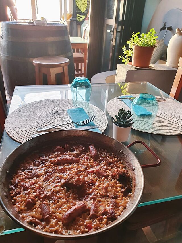 Paella de arroz de costilla de cerdo y salchichas!