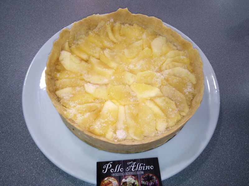 Tarta con masa quebrada, crema pastelera y manzana ??