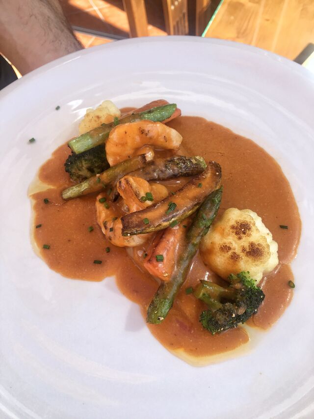 Canelón de marisco con velouté de marisco!