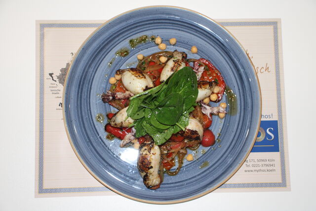 Baby Calamari an Baby Spinat