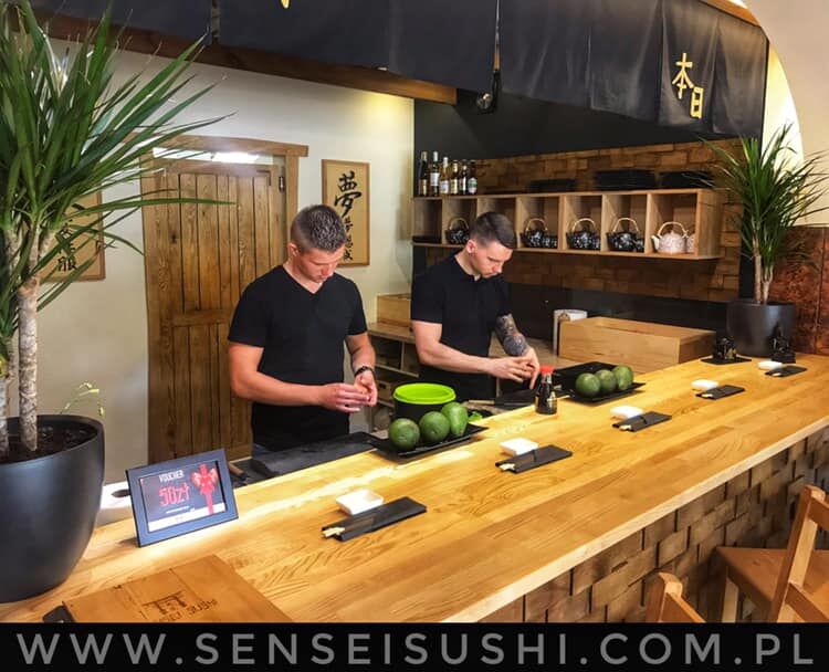 Od ponad dwóch lat jesteśmy tu codziennie pilnując i utrzymując standard Naszego sushi.
