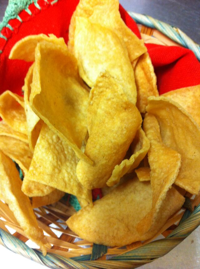 totopos hechos en casa de maíz nixtamalizado