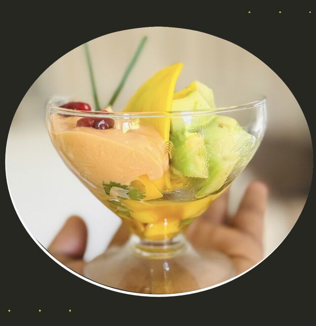 Verrine Avocat, mangue verte, pickle et sauce Cocktail 